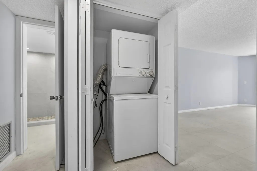 3590 Via Poinciana Lake Worth FL 33467