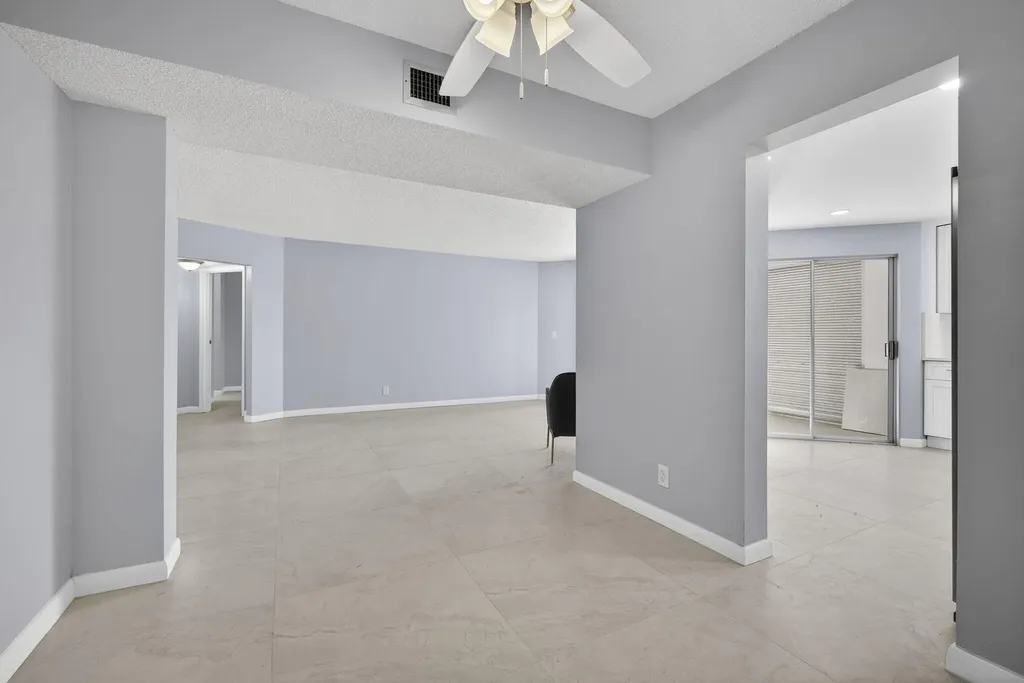 3590 Via Poinciana Lake Worth FL 33467