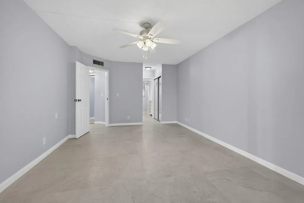 3590 Via Poinciana Lake Worth FL 33467