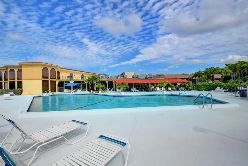 3590 Via Poinciana Lake Worth FL 33467