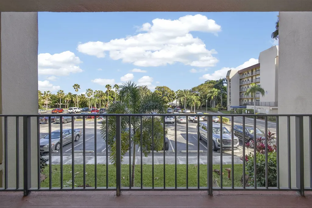 3590 Via Poinciana Lake Worth FL 33467