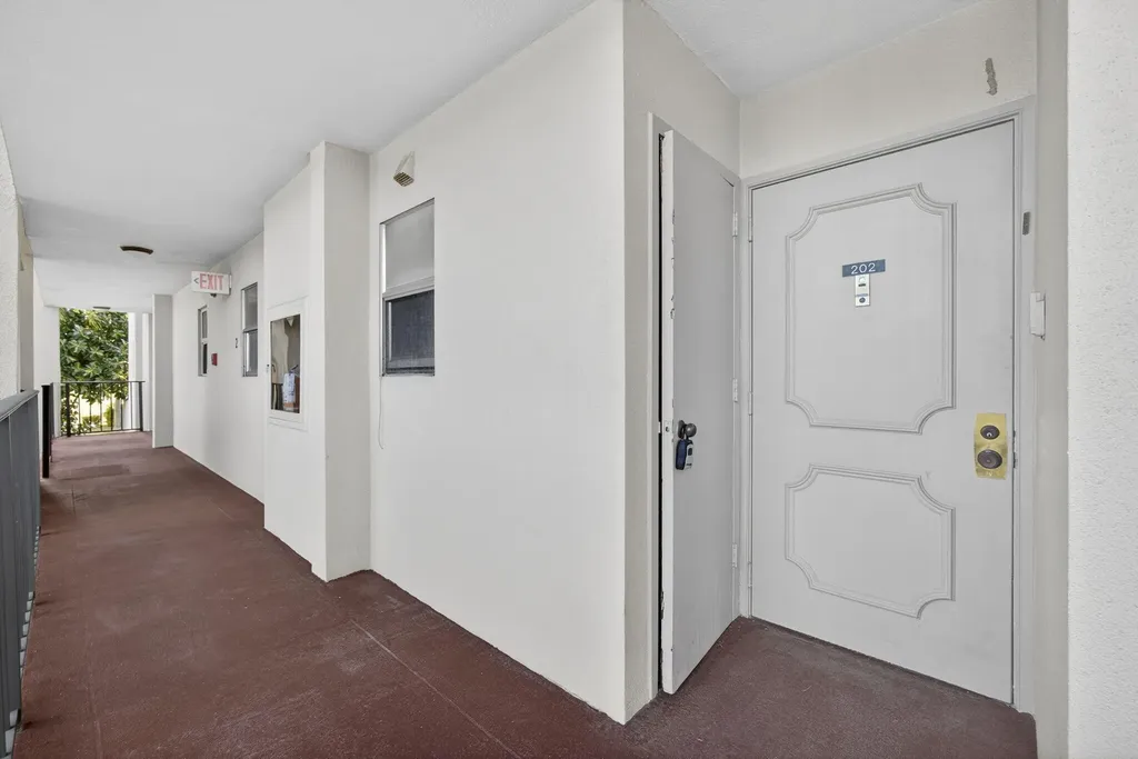 3590 Via Poinciana Lake Worth FL 33467