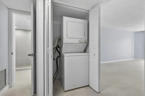 3590 Via Poinciana Lake Worth FL 33467