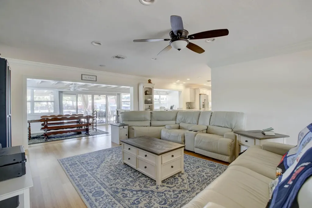 1920 Waters Edge Pompano Beach FL 33062