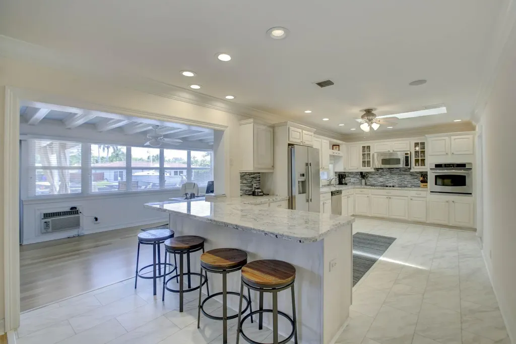 1920 Waters Edge Pompano Beach FL 33062