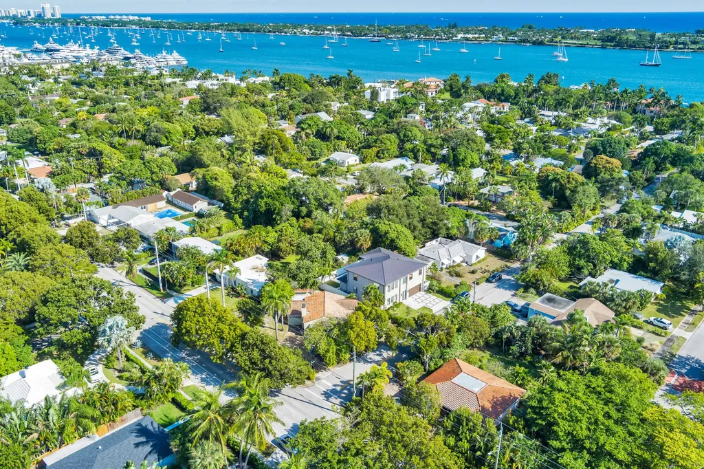 383 31st Court West Palm Beach FL 33407
