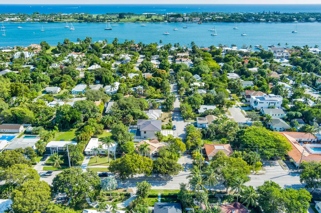 383 31st Court West Palm Beach FL 33407