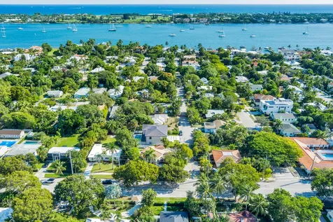 383 31st Court West Palm Beach FL 33407