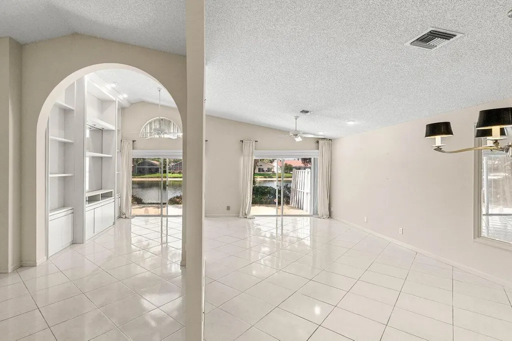 9763 Harbour Lake Circle S Boynton Beach FL 33437
