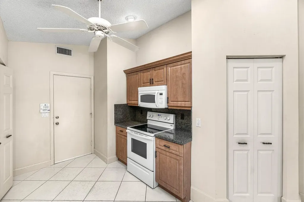 9763 Harbour Lake Circle S Boynton Beach FL 33437