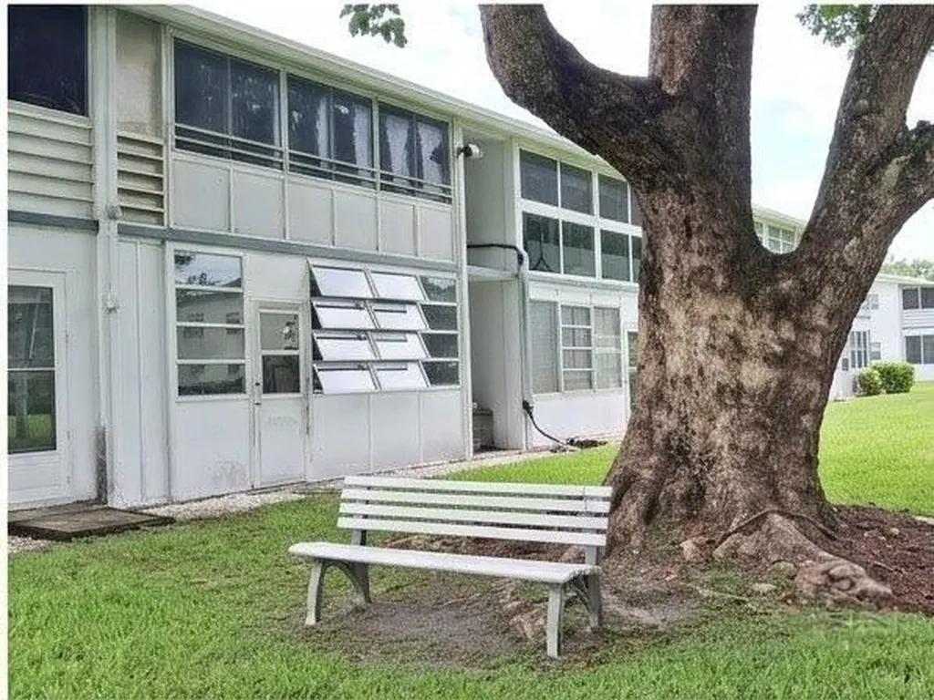 25 Upminster B Deerfield Beach FL 33442