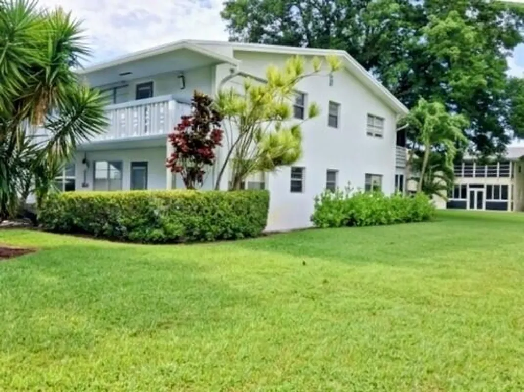 25 Upminster B Deerfield Beach FL 33442