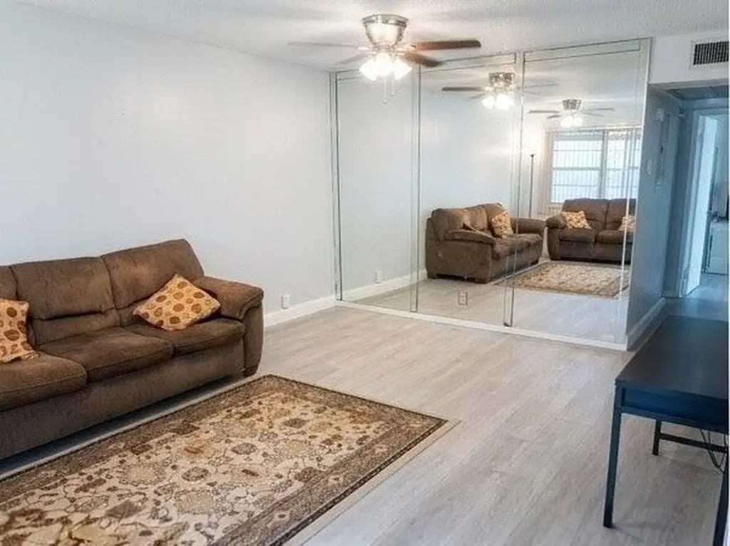 25 Upminster B Deerfield Beach FL 33442