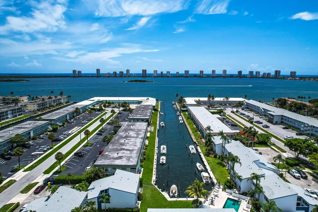 129 Lehane Terrace North Palm Beach FL 33408