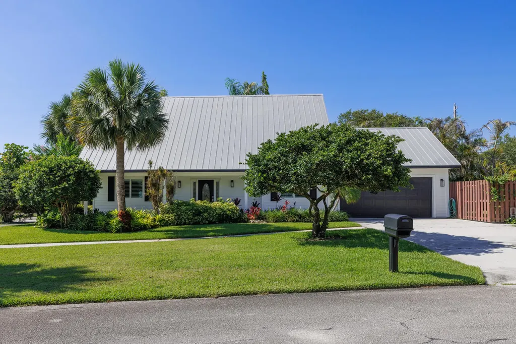 9200 SE Olympus Street Hobe Sound FL 33455