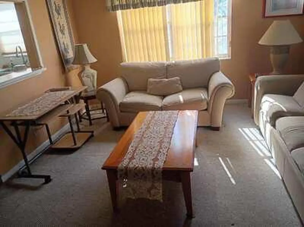 322 Windsor N West Palm Beach FL 33417