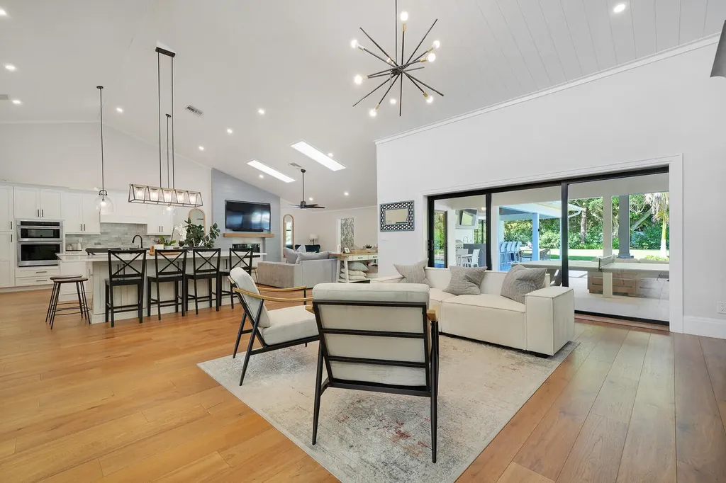 19526 W Trails End Terrace Jupiter FL 33458