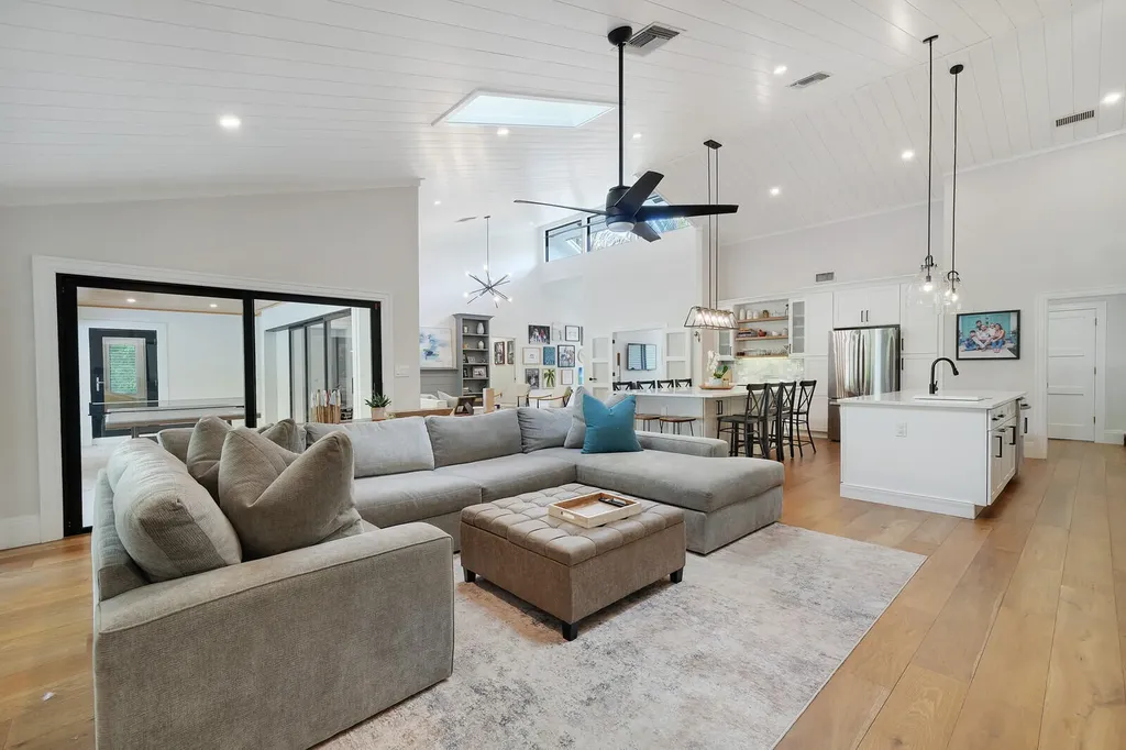 19526 W Trails End Terrace Jupiter FL 33458