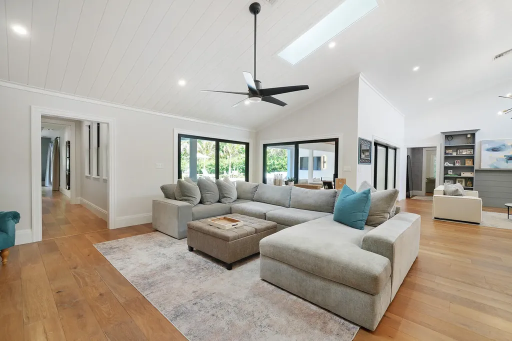 19526 W Trails End Terrace Jupiter FL 33458