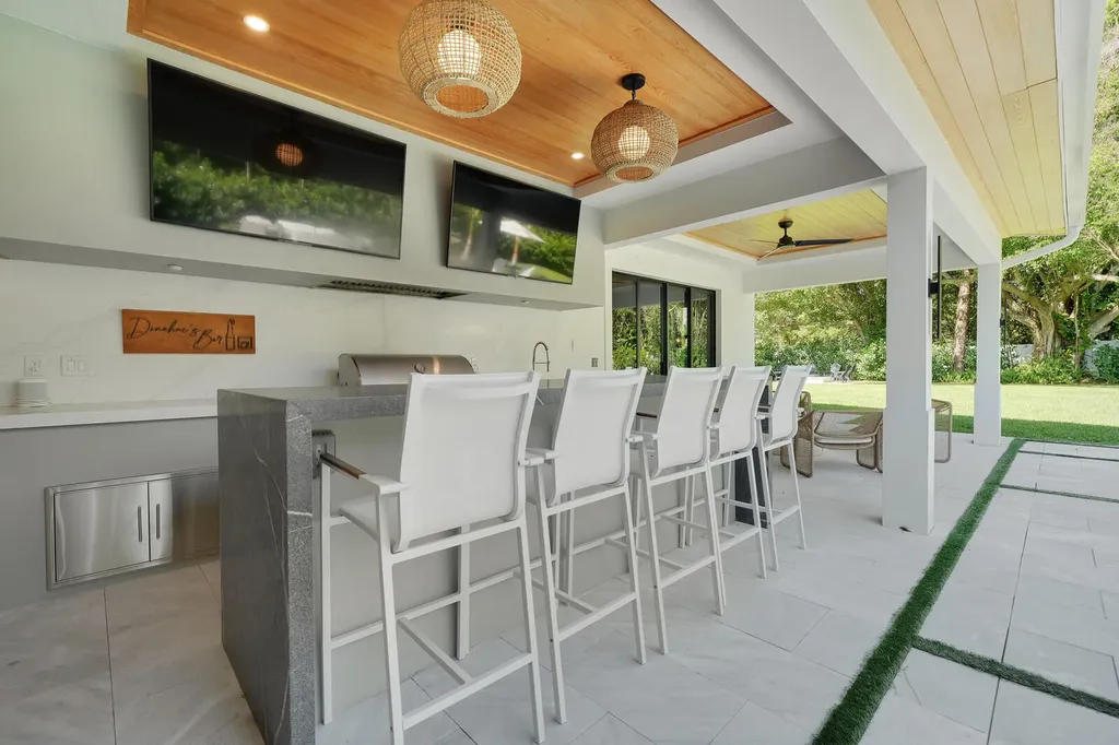 19526 W Trails End Terrace Jupiter FL 33458