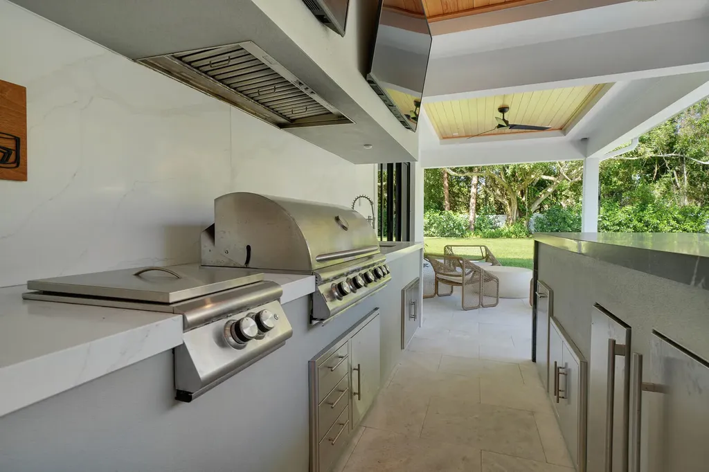19526 W Trails End Terrace Jupiter FL 33458