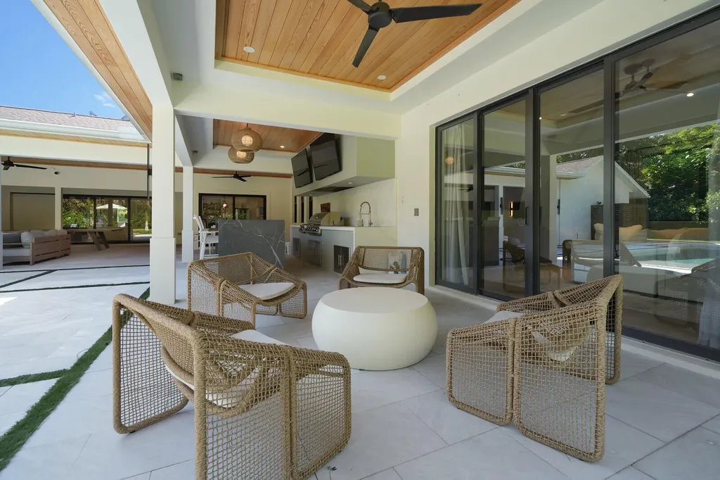 19526 W Trails End Terrace Jupiter FL 33458