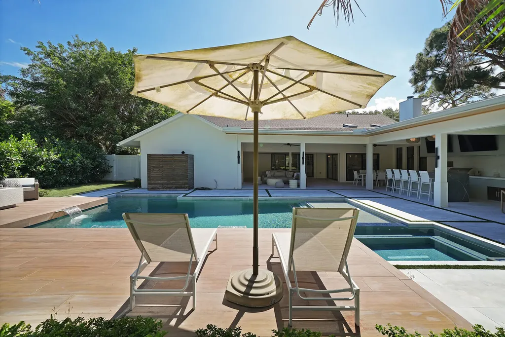19526 W Trails End Terrace Jupiter FL 33458