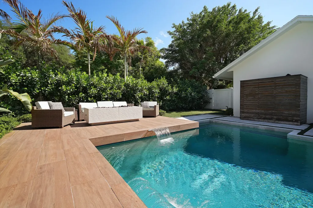 19526 W Trails End Terrace Jupiter FL 33458