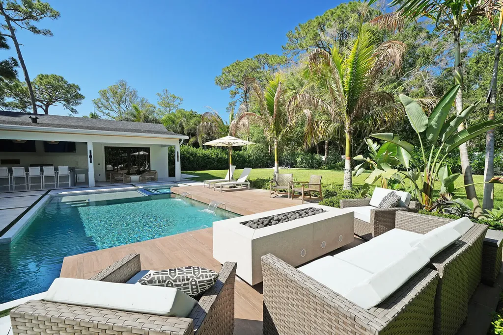 19526 W Trails End Terrace Jupiter FL 33458