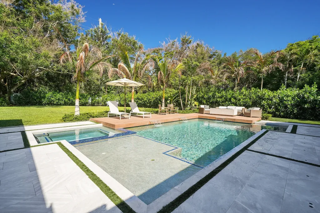 19526 W Trails End Terrace Jupiter FL 33458