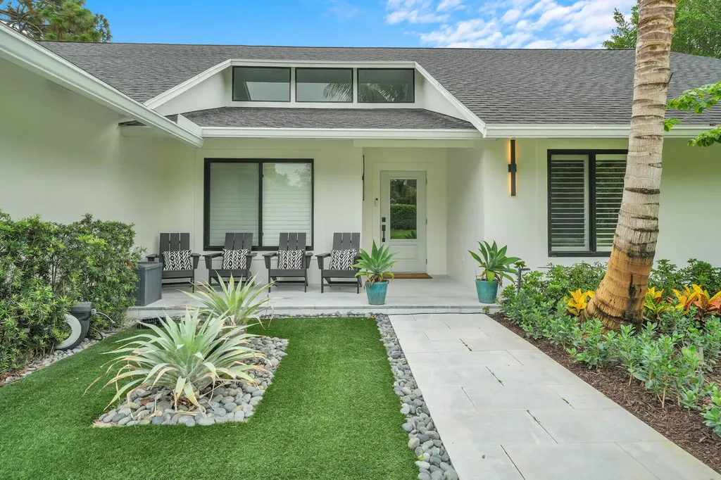 19526 W Trails End Terrace Jupiter FL 33458
