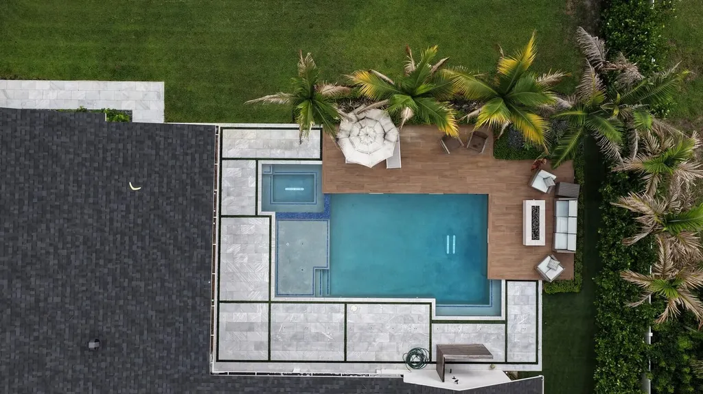 19526 W Trails End Terrace Jupiter FL 33458