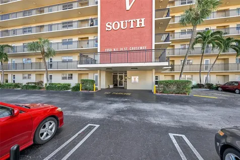 2350 NE 14th Street Causeway Pompano Beach FL 33062