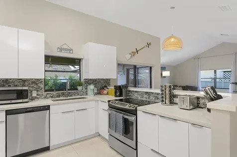231 SE 8th Street Dania Beach FL 33004