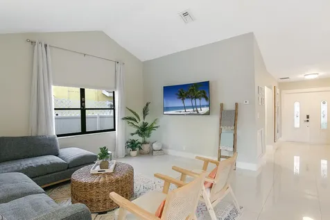 231 SE 8th Street Dania Beach FL 33004