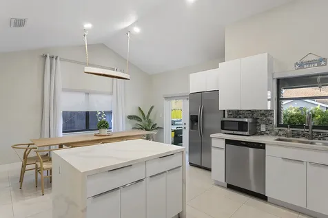 231 SE 8th Street Dania Beach FL 33004