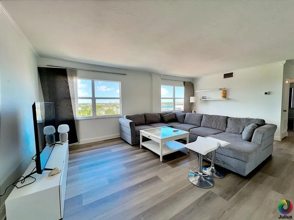 2555 NE 11th Street Fort Lauderdale FL 33304