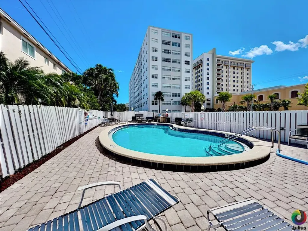 2555 NE 11th Street Fort Lauderdale FL 33304