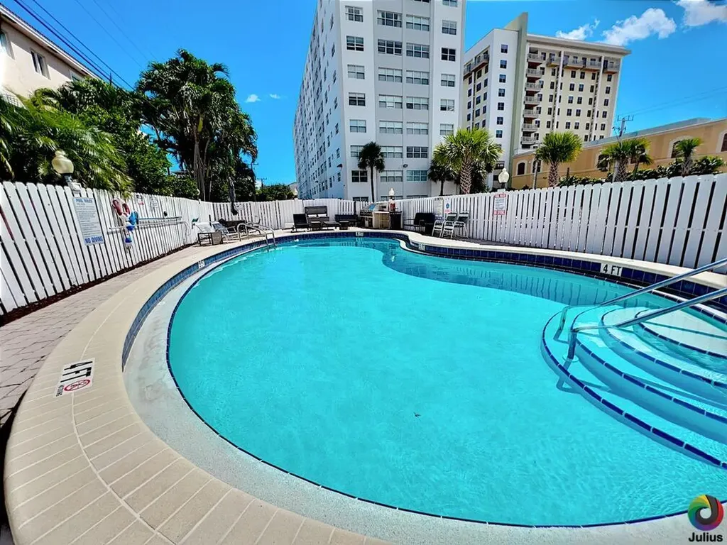 2555 NE 11th Street Fort Lauderdale FL 33304