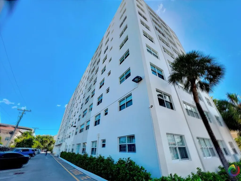2555 NE 11th Street Fort Lauderdale FL 33304