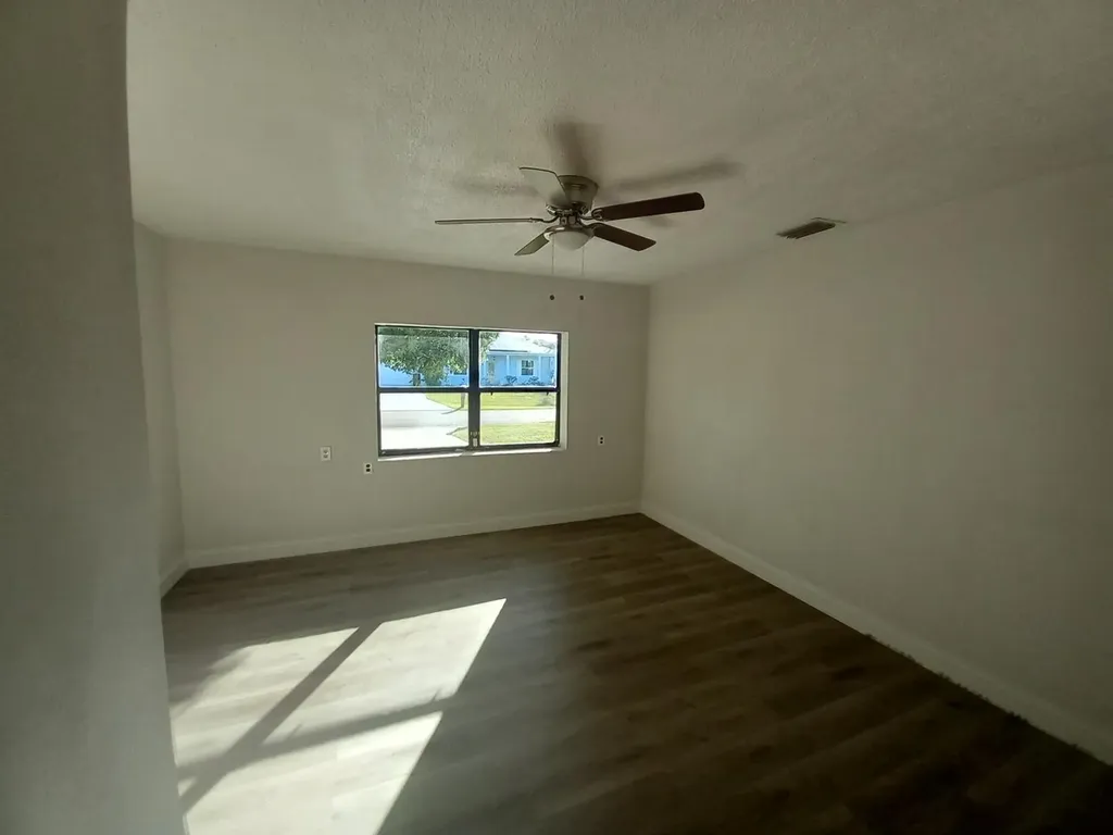 1862 SW Burlington Street SW Port St Lucie FL 34984