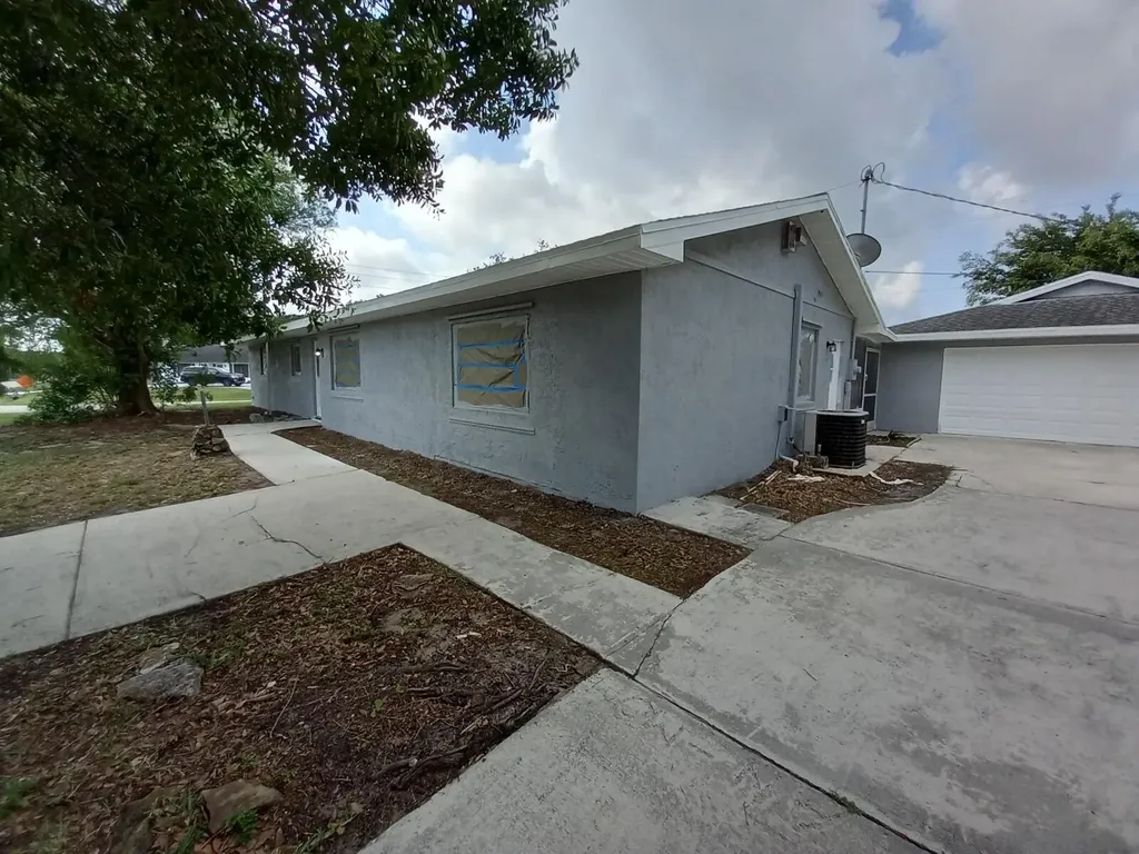 1862 SW Burlington Street SW Port St Lucie FL 34984