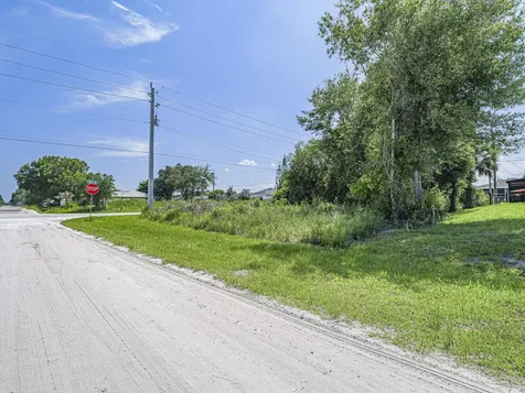 8315 102nd Avenue Vero Beach FL 32967