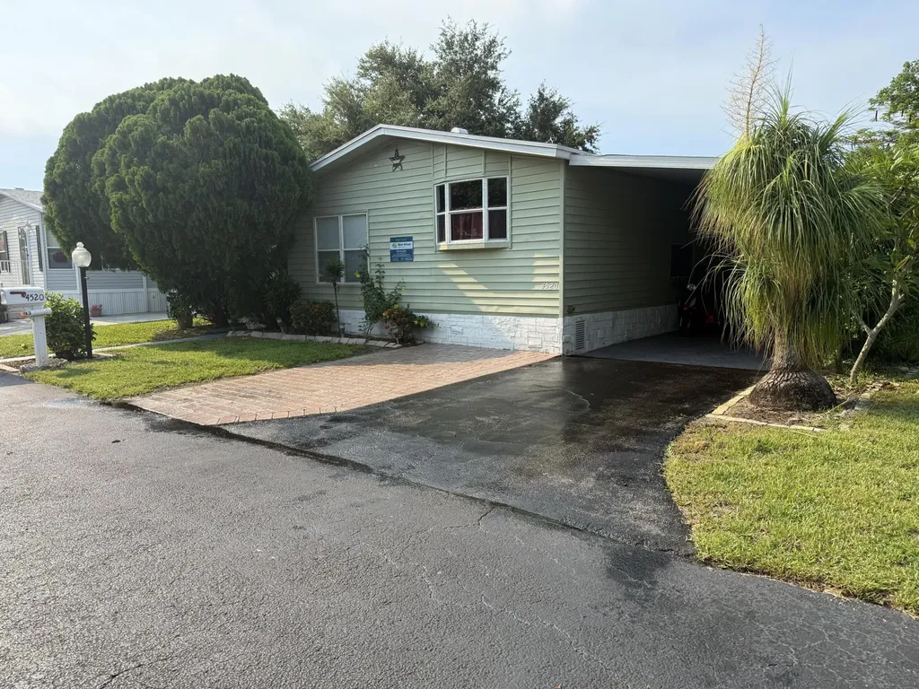 4520 NW 68th Place Coconut Creek FL 33073