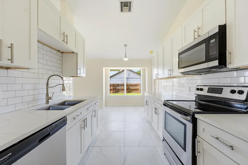 1202 SW Jacqueline Avenue Port St Lucie FL 34953