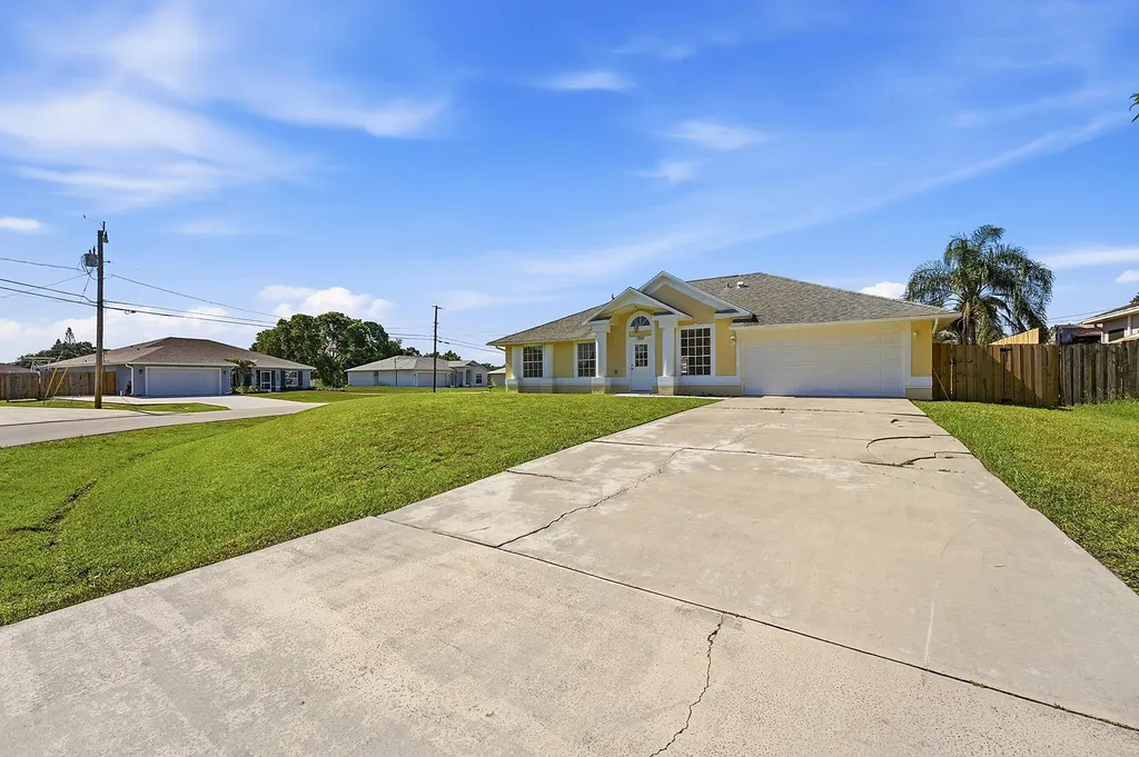1202 SW Jacqueline Avenue Port St Lucie FL 34953