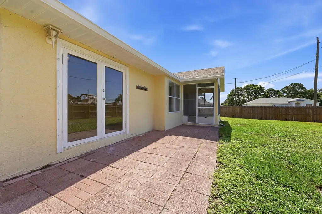 1202 SW Jacqueline Avenue Port St Lucie FL 34953