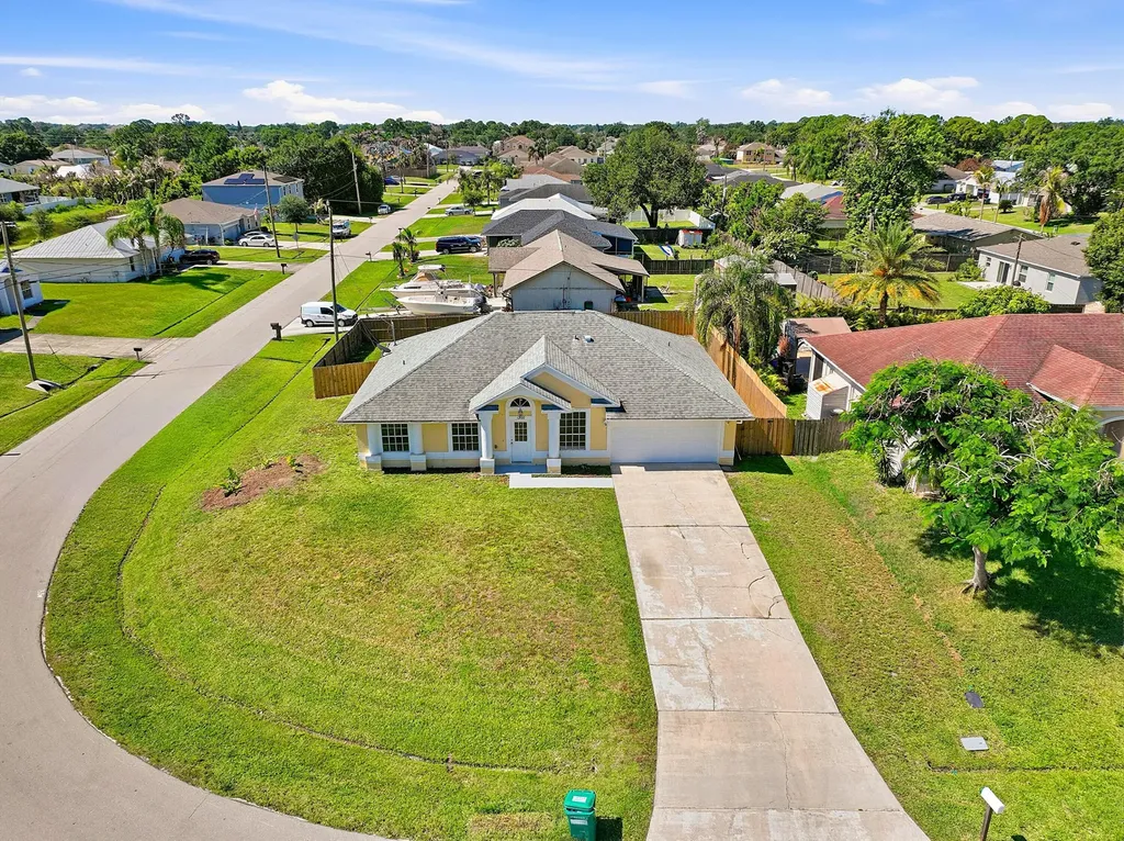 1202 SW Jacqueline Avenue Port St Lucie FL 34953