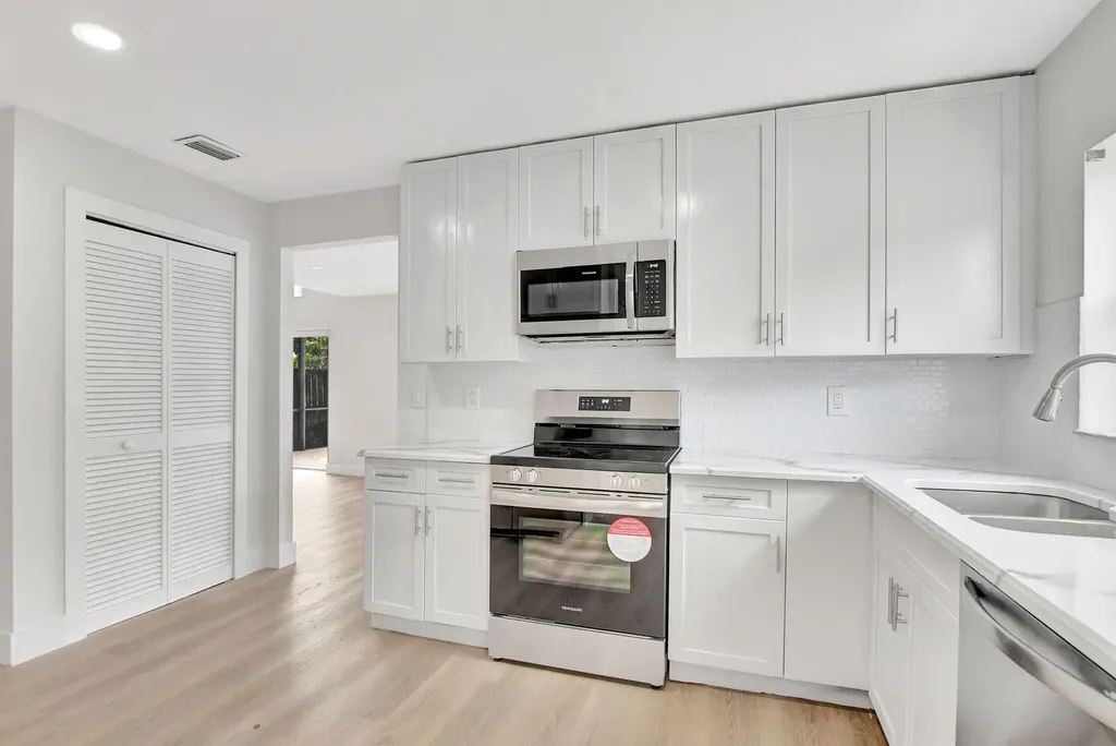 21391 Millbrook Court Boca Raton FL 33498