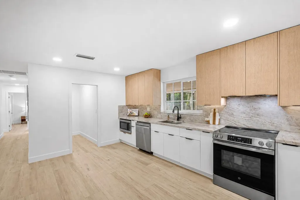 718 SW 27th Place Boynton Beach FL 33435